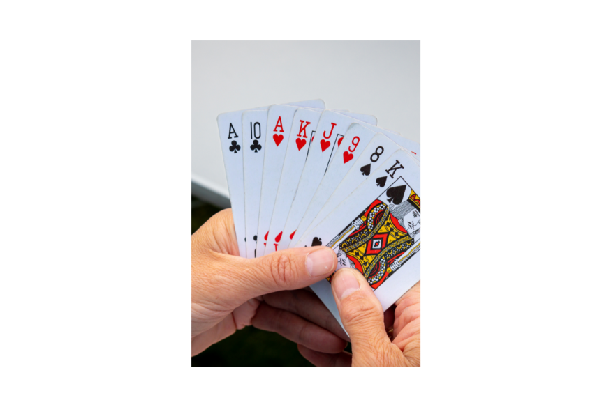 Un concours de Belote